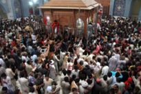 Pakistan : au moins 70 morts dans l’attaque d’un sanctuaire soufi revendiquée par l’EI