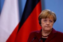 Merkel says euro zone must remain one bloc