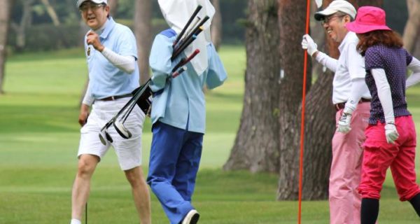 Abe hopes to avoid landing in rough in golf outing with Trump