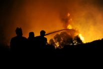 La Grèce lutte contre trois grands fronts d’incendie