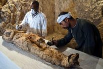 Des archéologues égyptiens découvrent une momie à Louxor