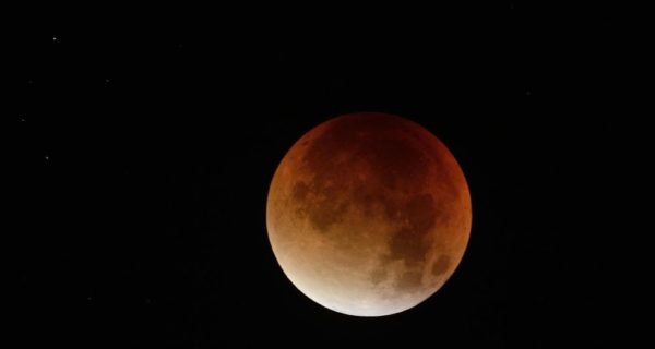 La plus longue éclipse lunaire du XXIe siècle a lieu ce vendredi