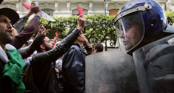 Algérie : «Non au mandat  de la honte»