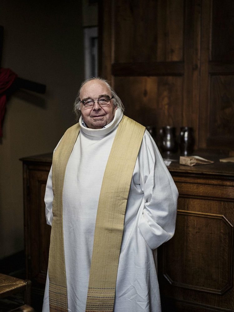 Mont-Saint-Michel pendant le confinement Corana Virus 13/04/20. Pere Henri, curé de la paroisse .